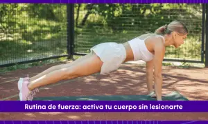 Mujer en posición de plancha, parte de una rutina de ejercicios de fuerza.