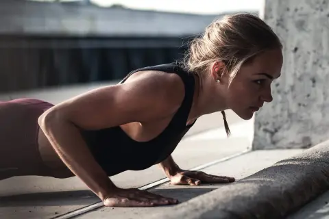 Calistenia en casa mujeres: rutinas efectivas para transformar tu cuerpo