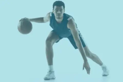 Mejora tu rendimiento con las mejores poses de baloncesto efectivas