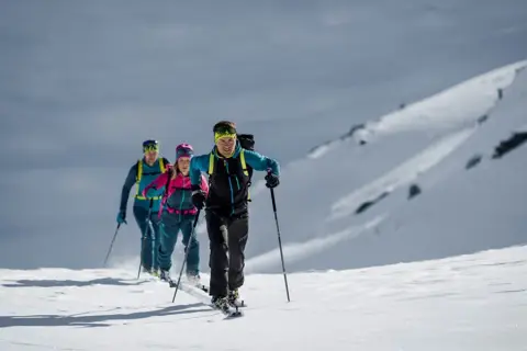 Las mejores botas travesía esquí: comodidad y rendimiento en montaña
