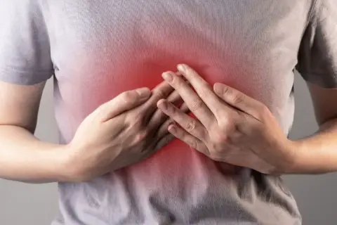 Dolor muscular en el pecho: causas, síntomas y cómo aliviarlo