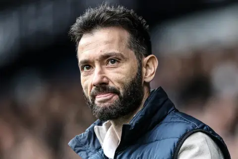 Carlos Corberán: El entrenador del Valencia CF y su impactante carrera