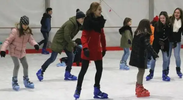 Pista de patinaje en León: horarios, precios y mejores opciones