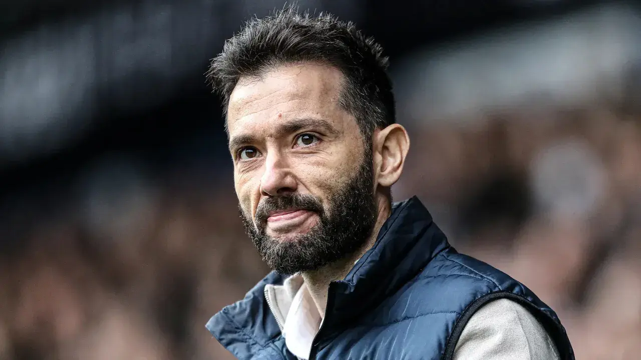 Carlos Corberán: El entrenador del Valencia CF y su impactante carrera